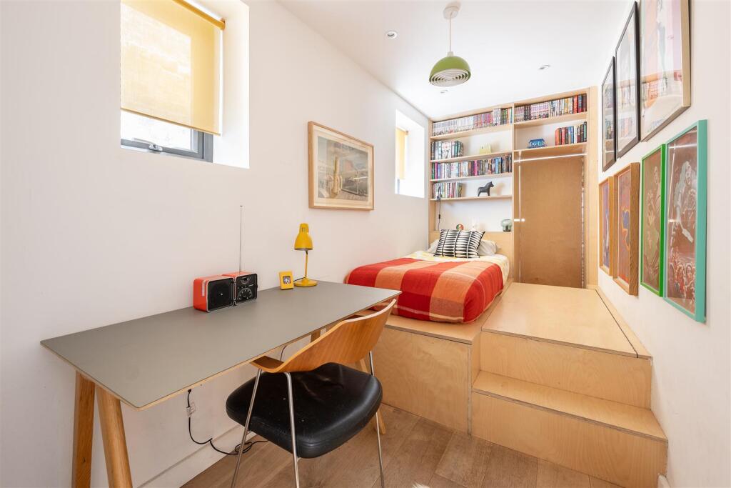 Navarino Road E8