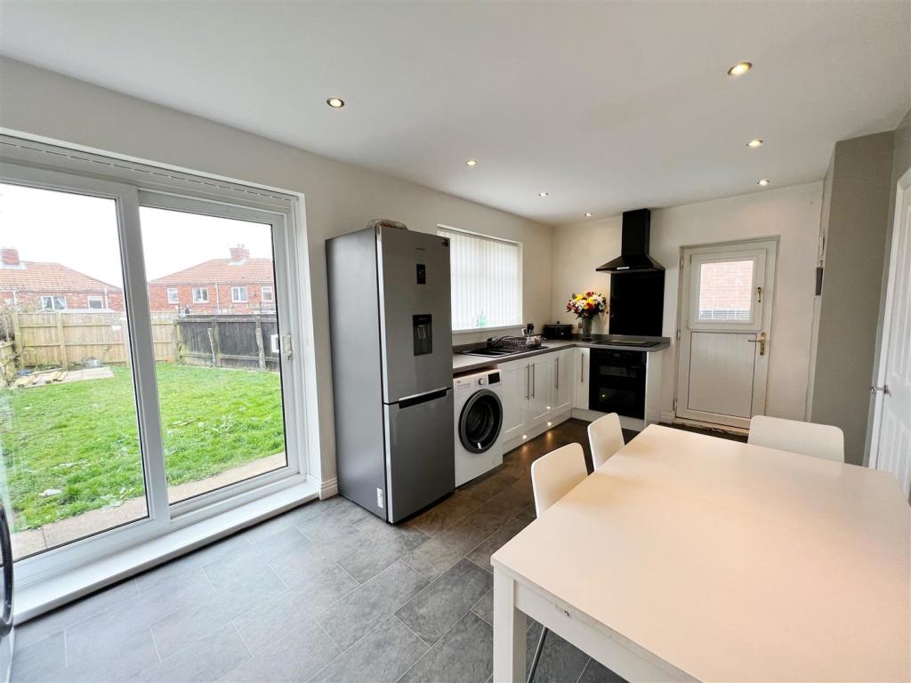 Kitchen pic 3.jpg