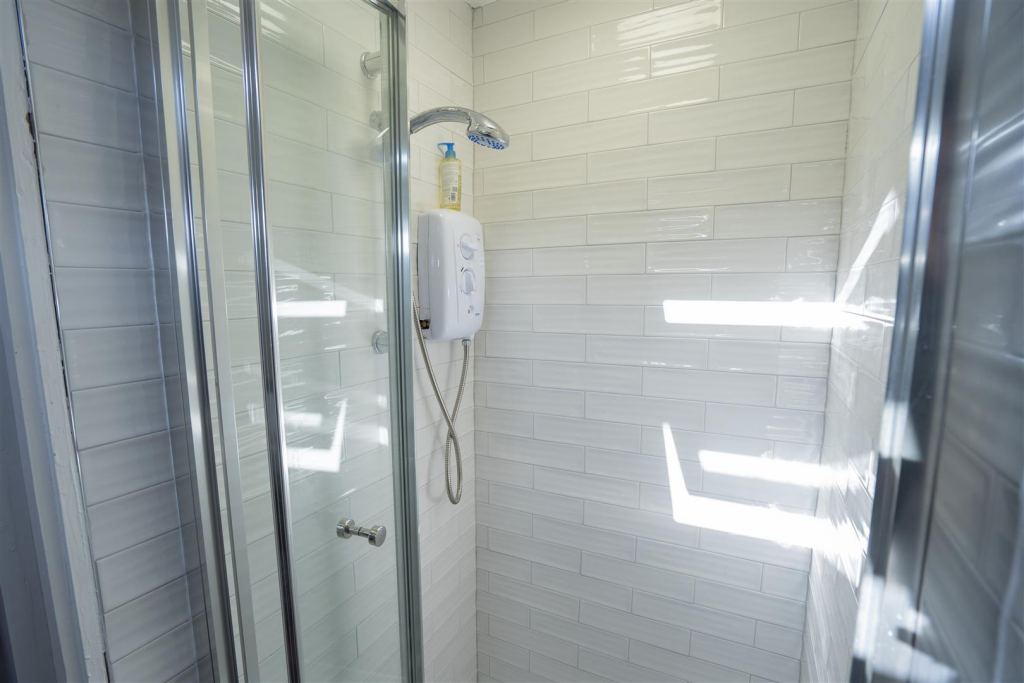 Bedroom3ensuite2.png