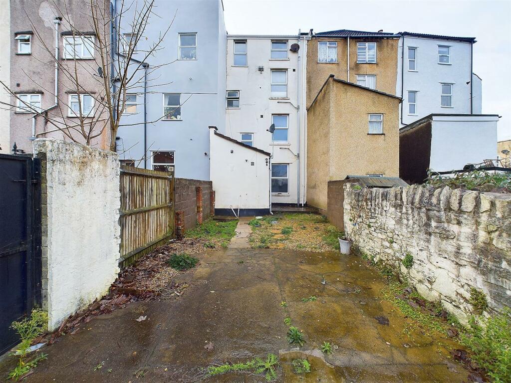 14 - 2 X 2-Bed Maisonette In Montpelier.jpg