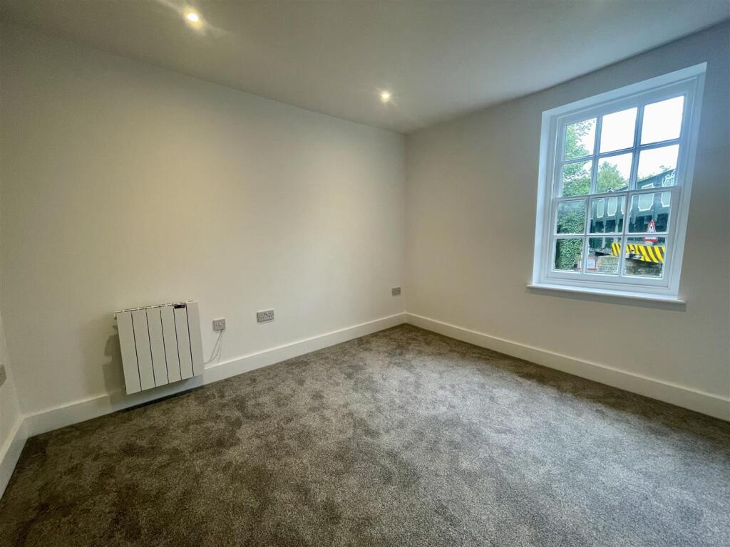 BEDROOM 1 - 1.jpg