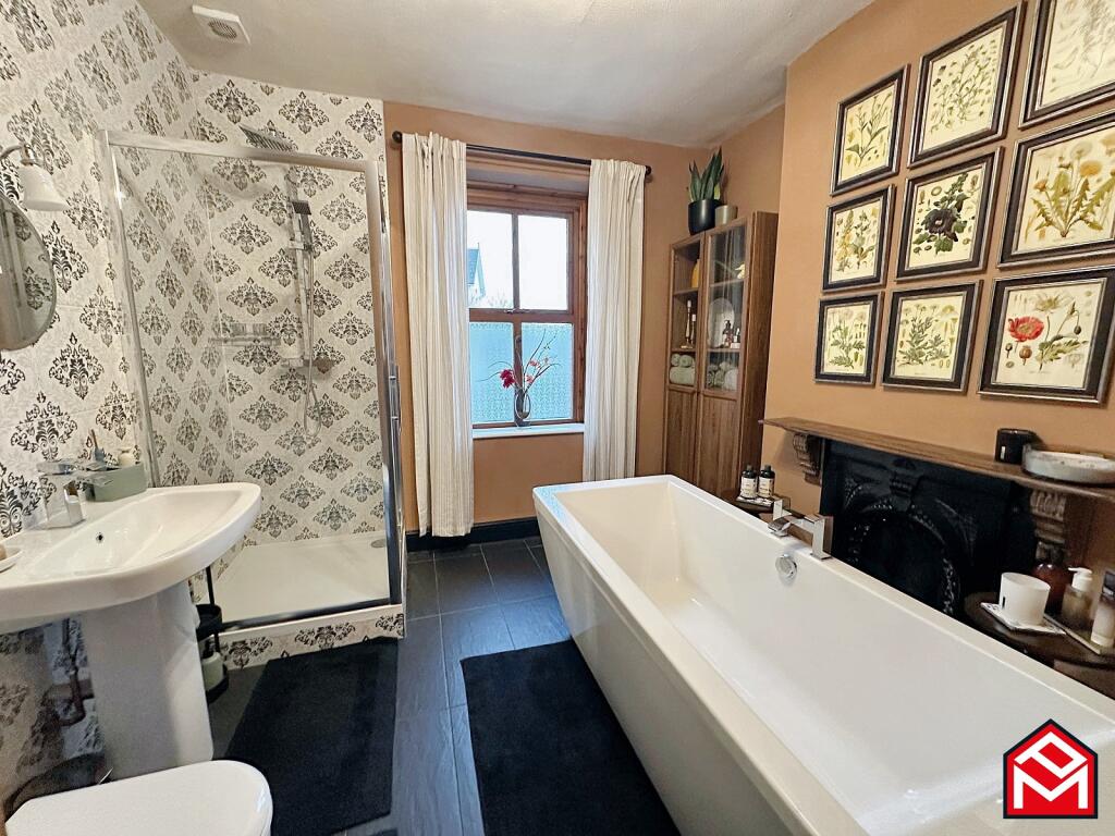 Family Bathroom/ Optional Bedroom 4