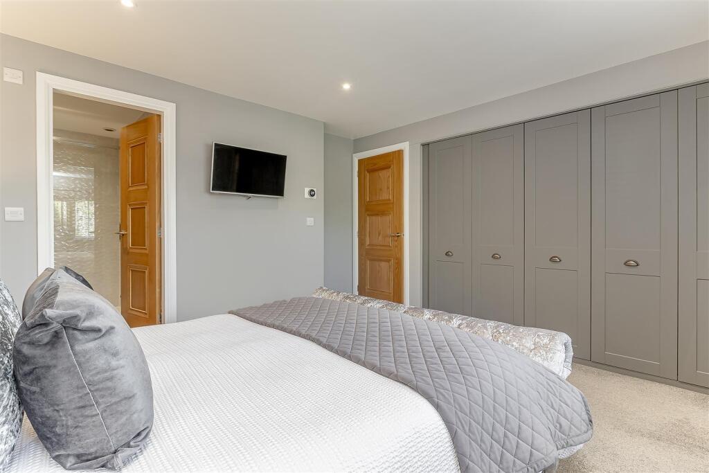 Master Bedroom - B.jpg