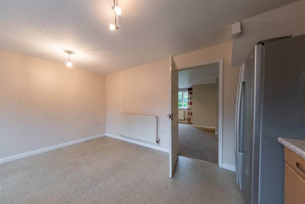 3 Harewood Close-003.jpg