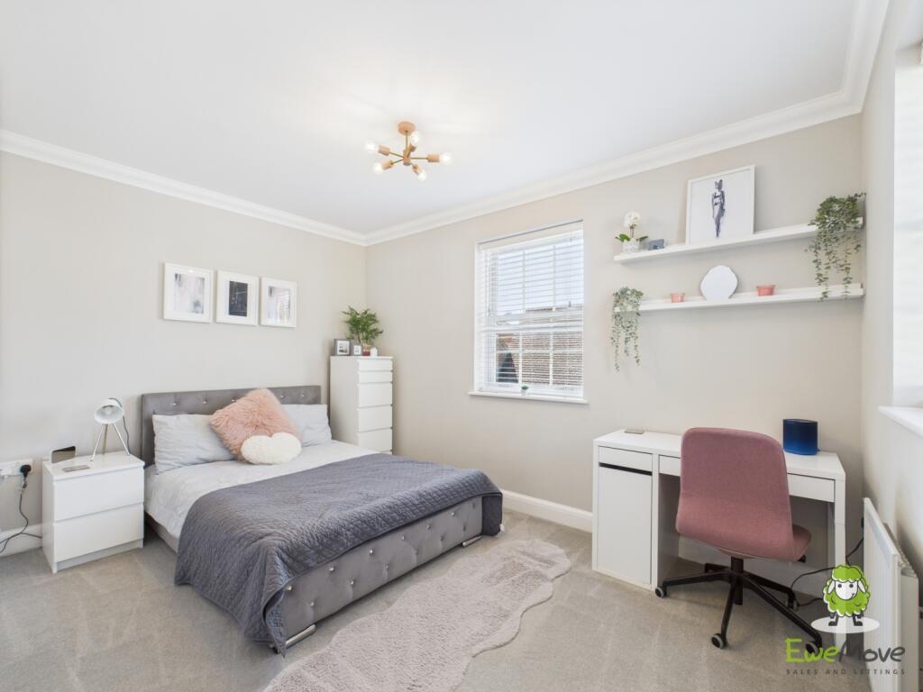 CAM03778G0-PR0247-STILL025