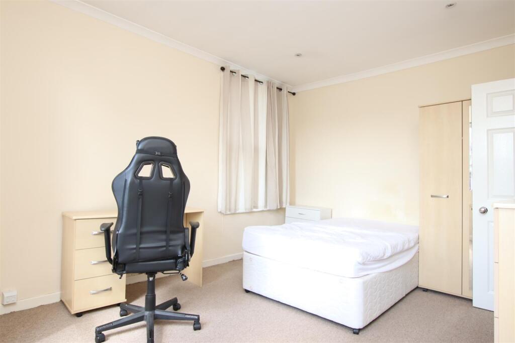 Bedroom.JPG