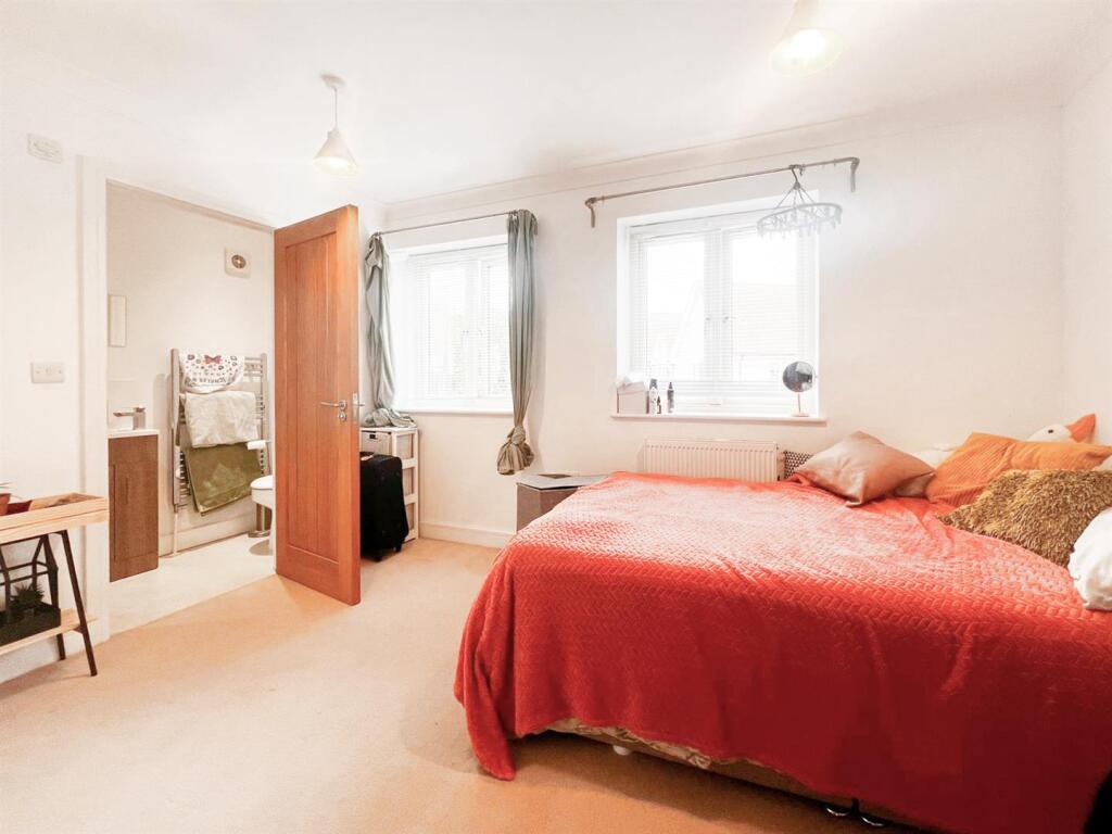 MASTER BEDROOM.jpg