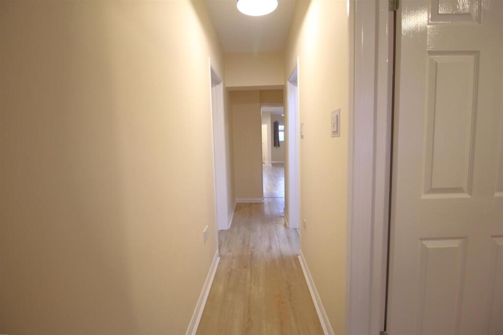 Hallway2.JPG