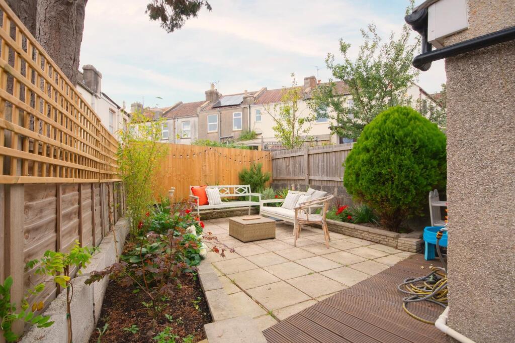 1R8HEE - External F.jpg