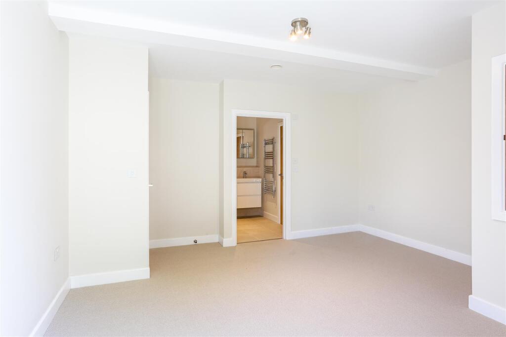 1469541018 - The Works, High Steet, KT1721.jpg