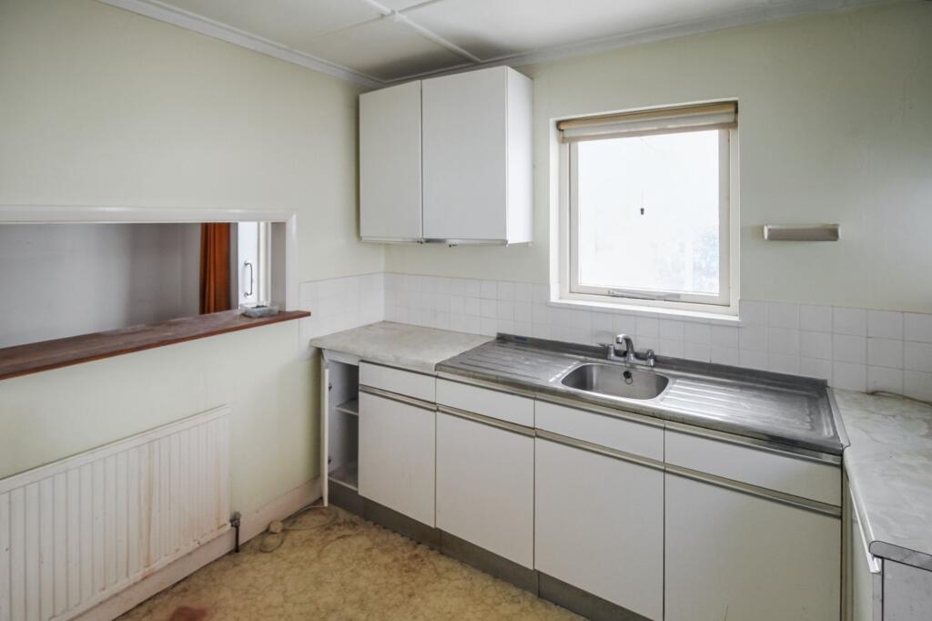 27 Sunstar Lane, Polegate, East Sussex BN26 5HS