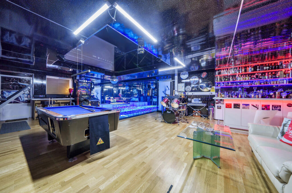 1314667-4-685c2ee...