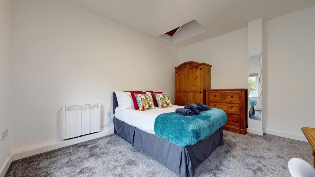 bedroom d.jpg