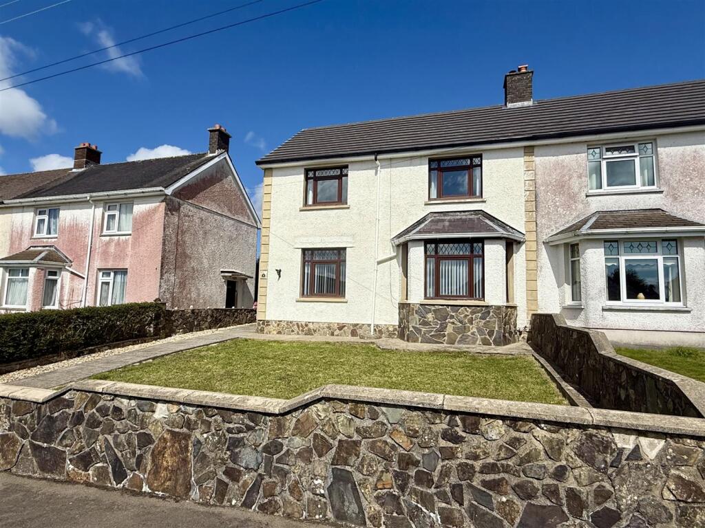 Front walled in Lawn Garden