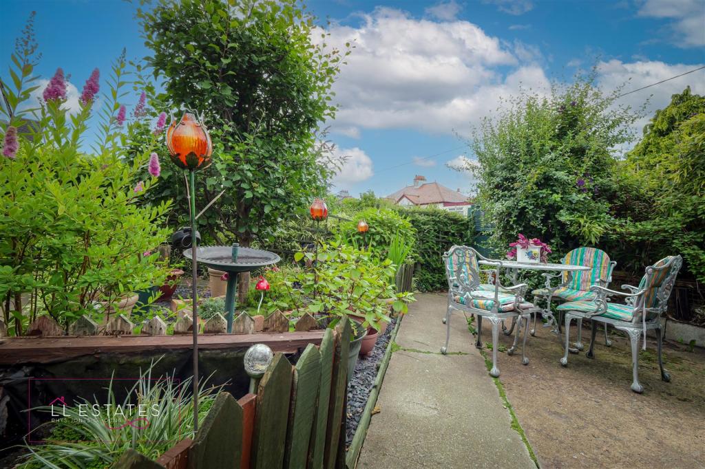 side garden 4.jpg