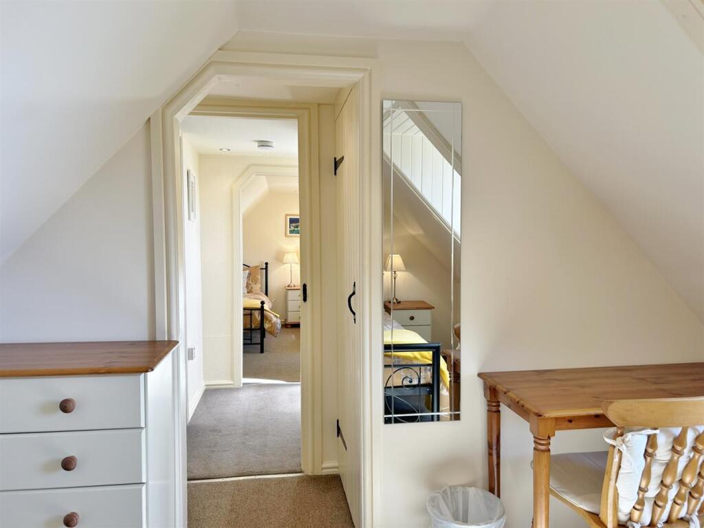 Bedroom 1 to hallway Bedroom 2