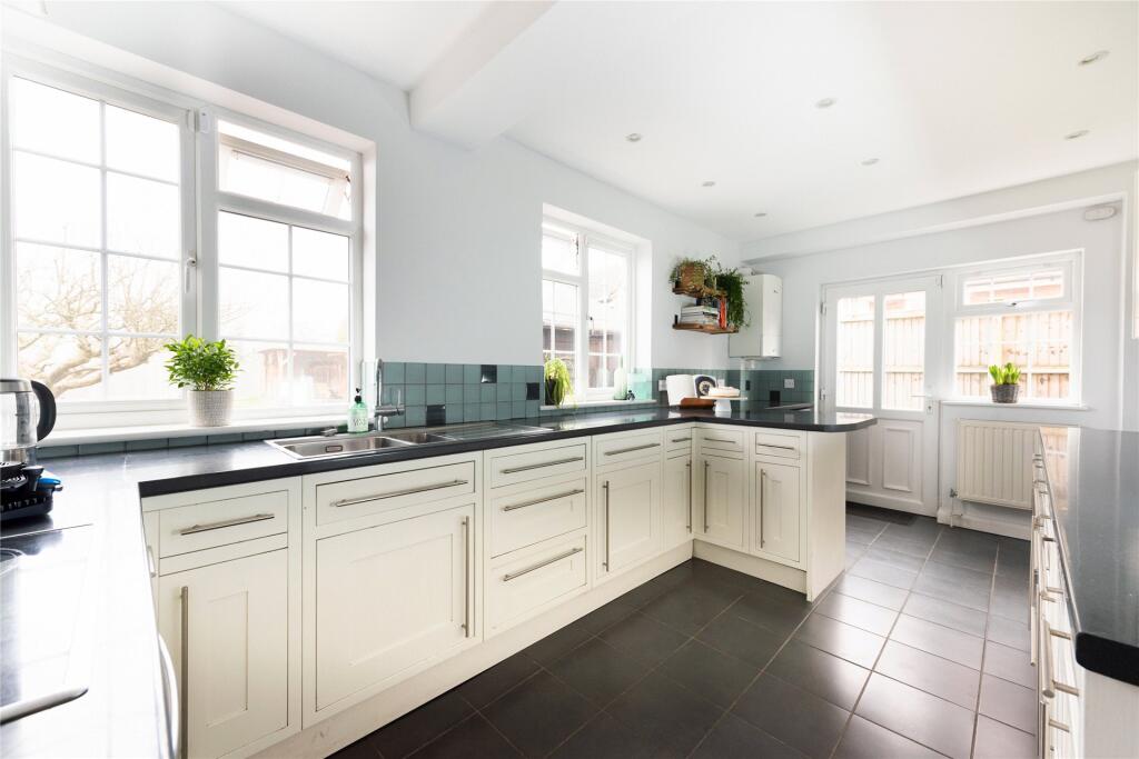 Kitchen/Breakfast Rm