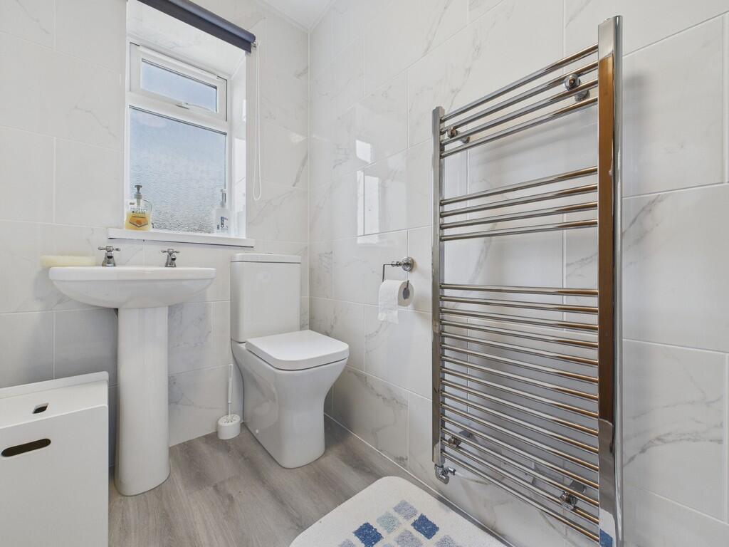 CAM04273G0-PR0185...