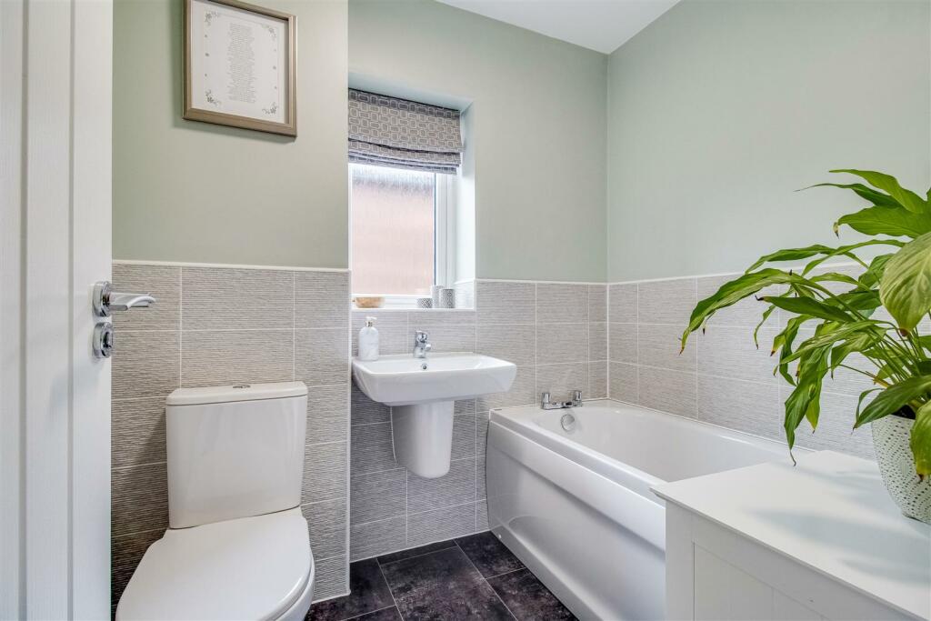 BATHROOM/W.C.