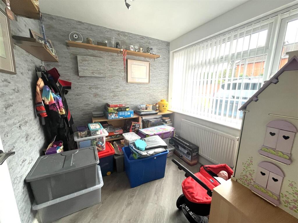 THORN CLOSE STUDY.jpeg