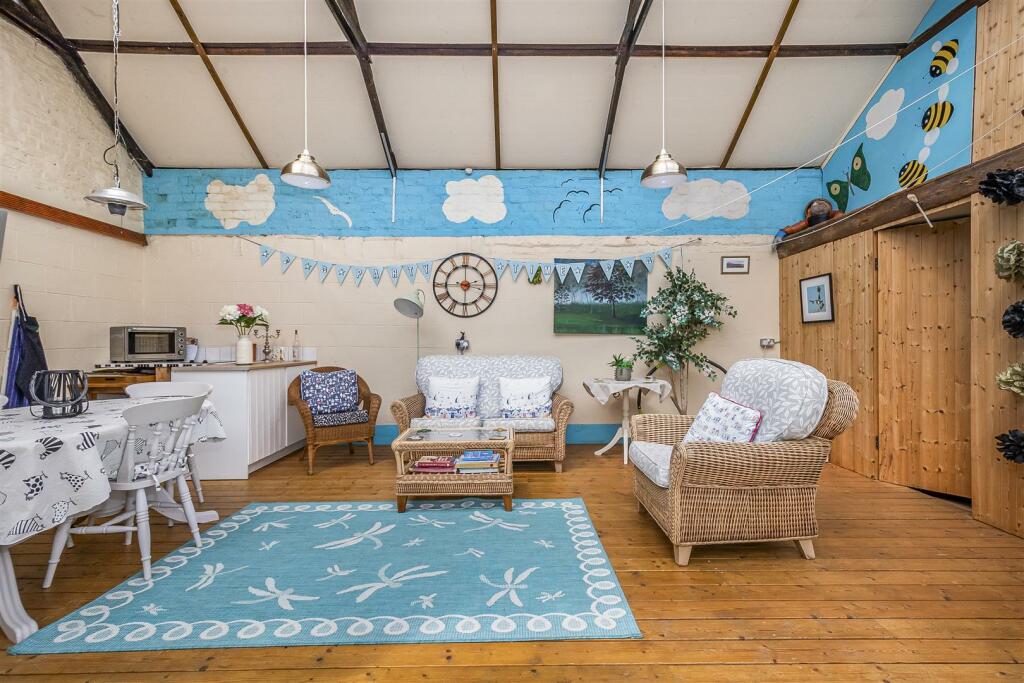 GARDEN ROOM