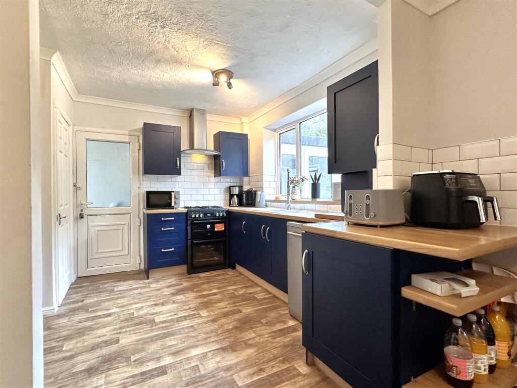 Contemporary Kitchen 630
