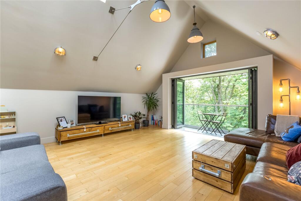 Living &amp; Kitchen