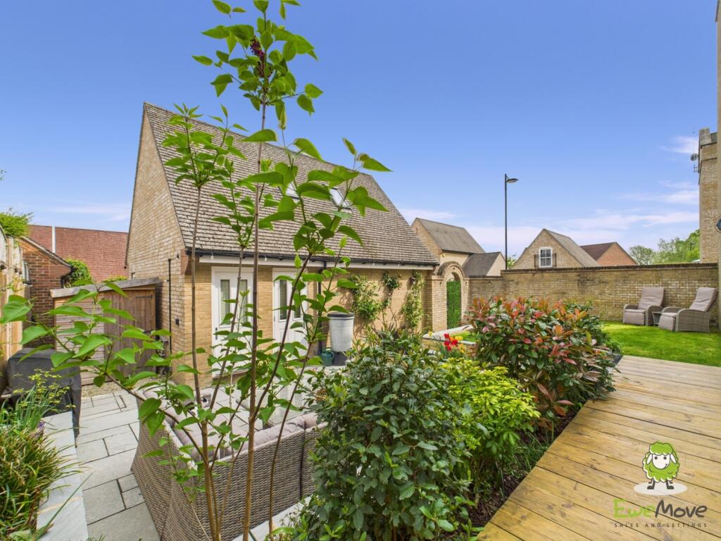 CAM03778G0-PR0218-STILL036