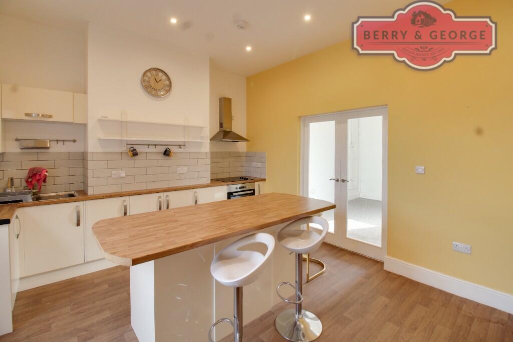KITCHEN / DINER