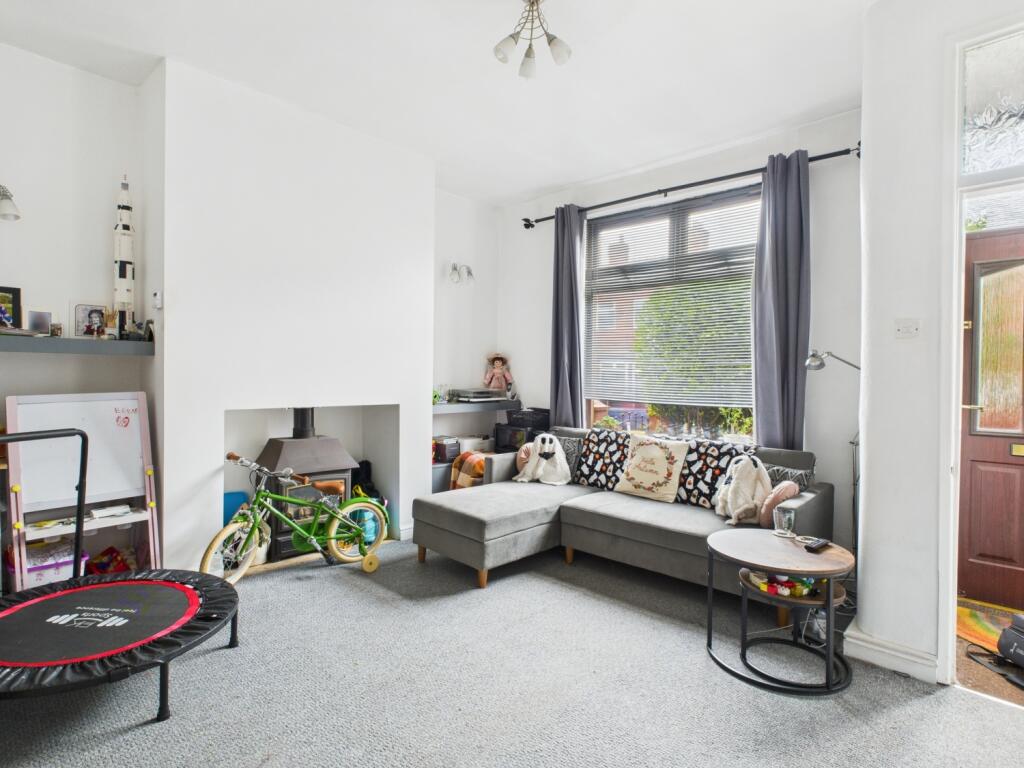 CAM04634G0-PR0052-STILL001