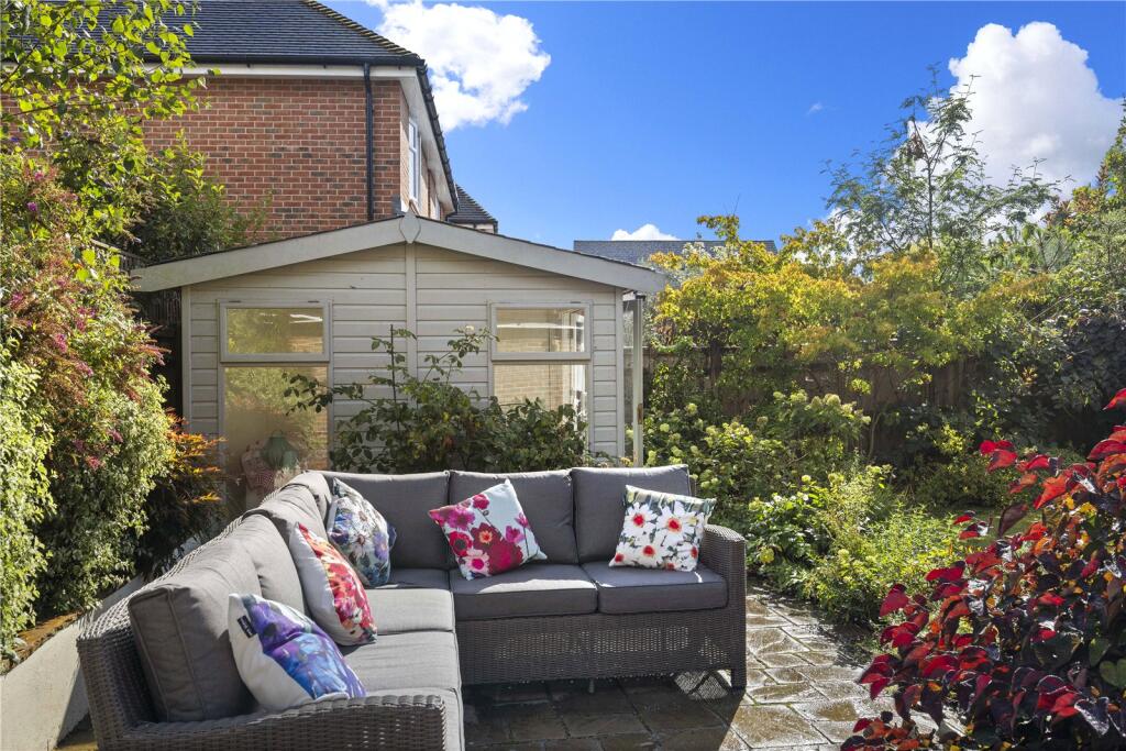 Patio &amp; Summerhouse