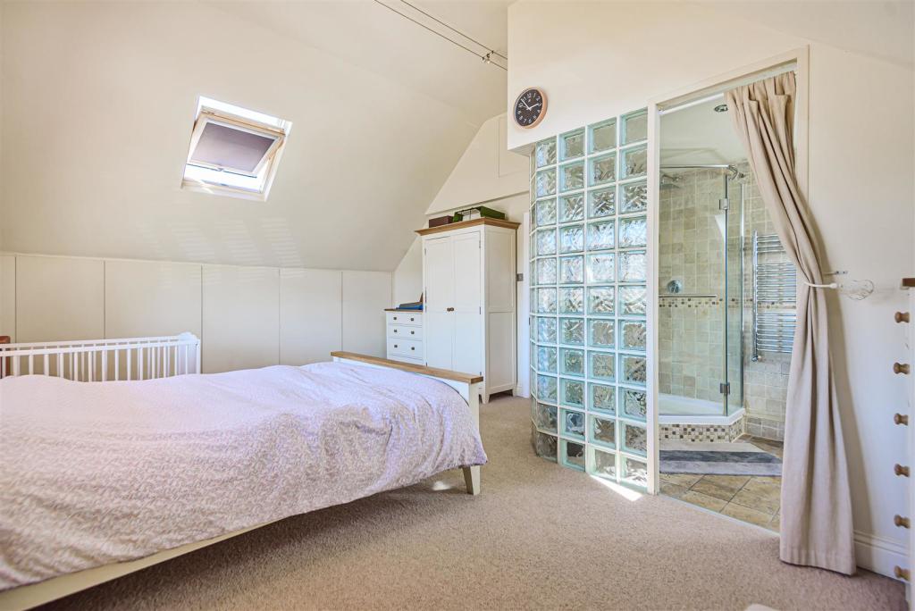 Master Bedroom 2.jpg