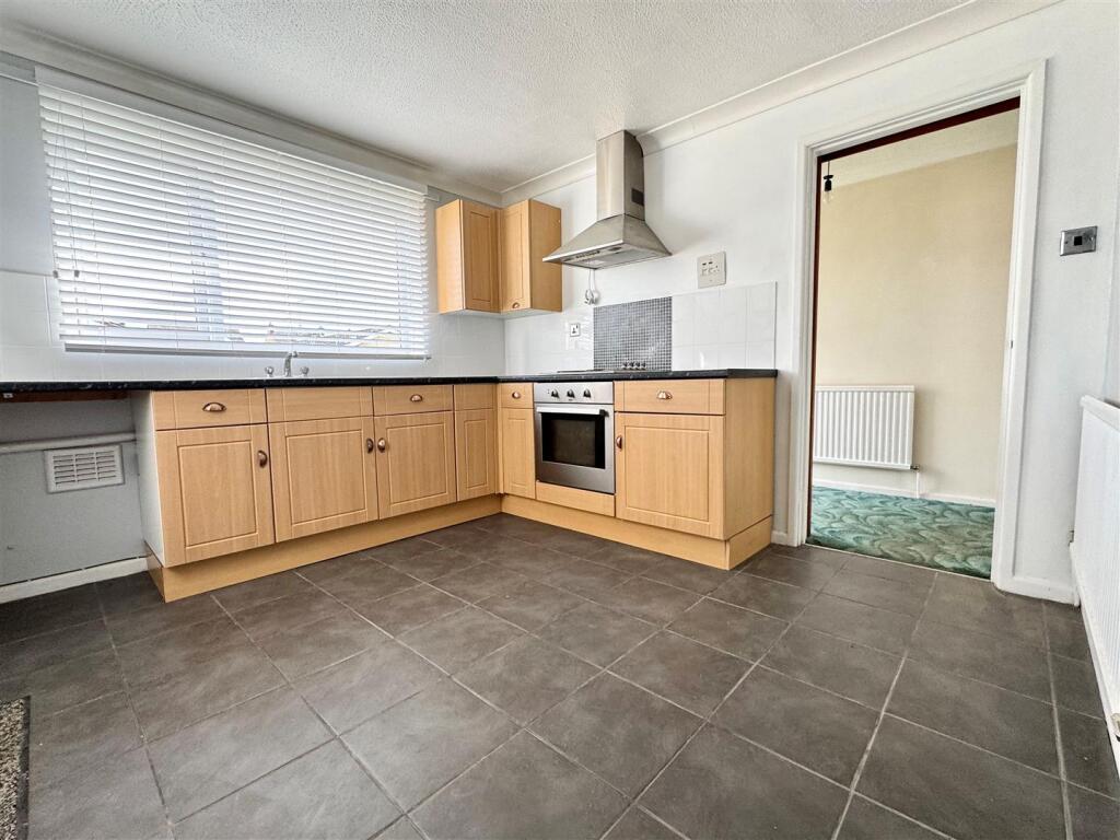 kitchen 2.jpg