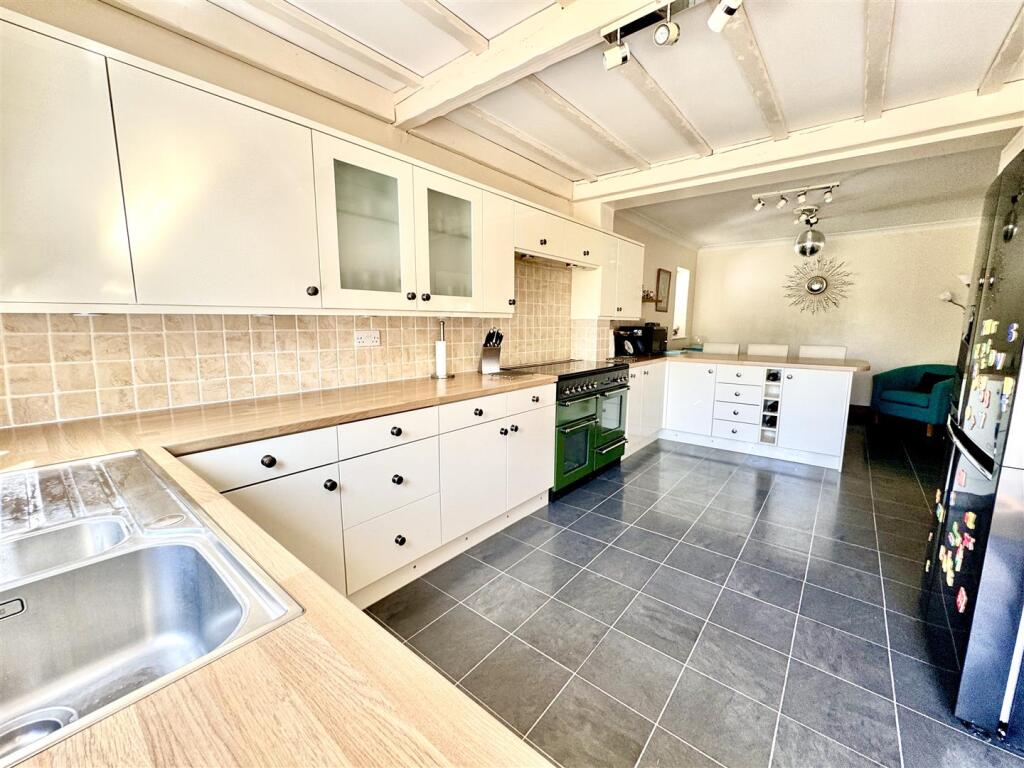 Kitchen/Breakfast Room