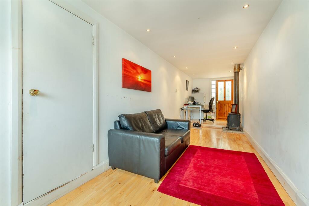 8617028-interior16.jpg