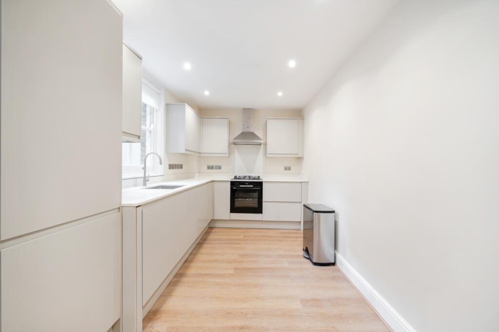 1362851-9-68de654...