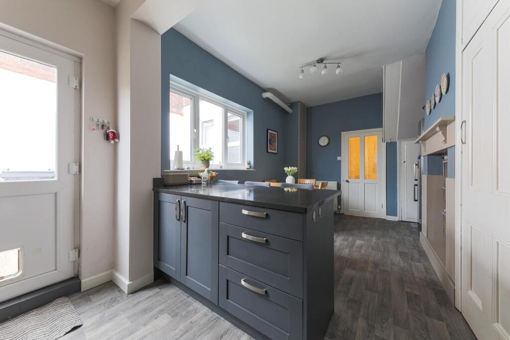 Kitchen breakfast room.jpg