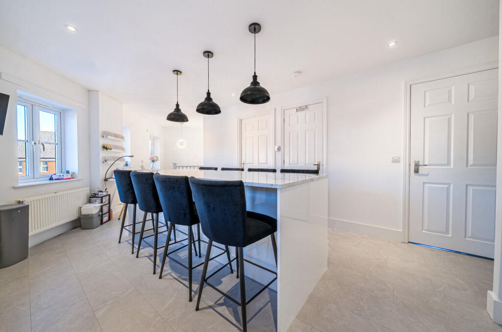 1392895-6-695b90f...