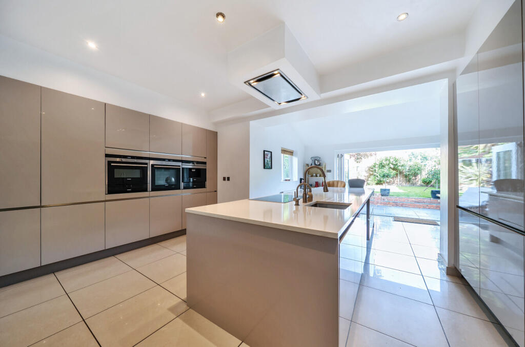 1329704-7-6889277...