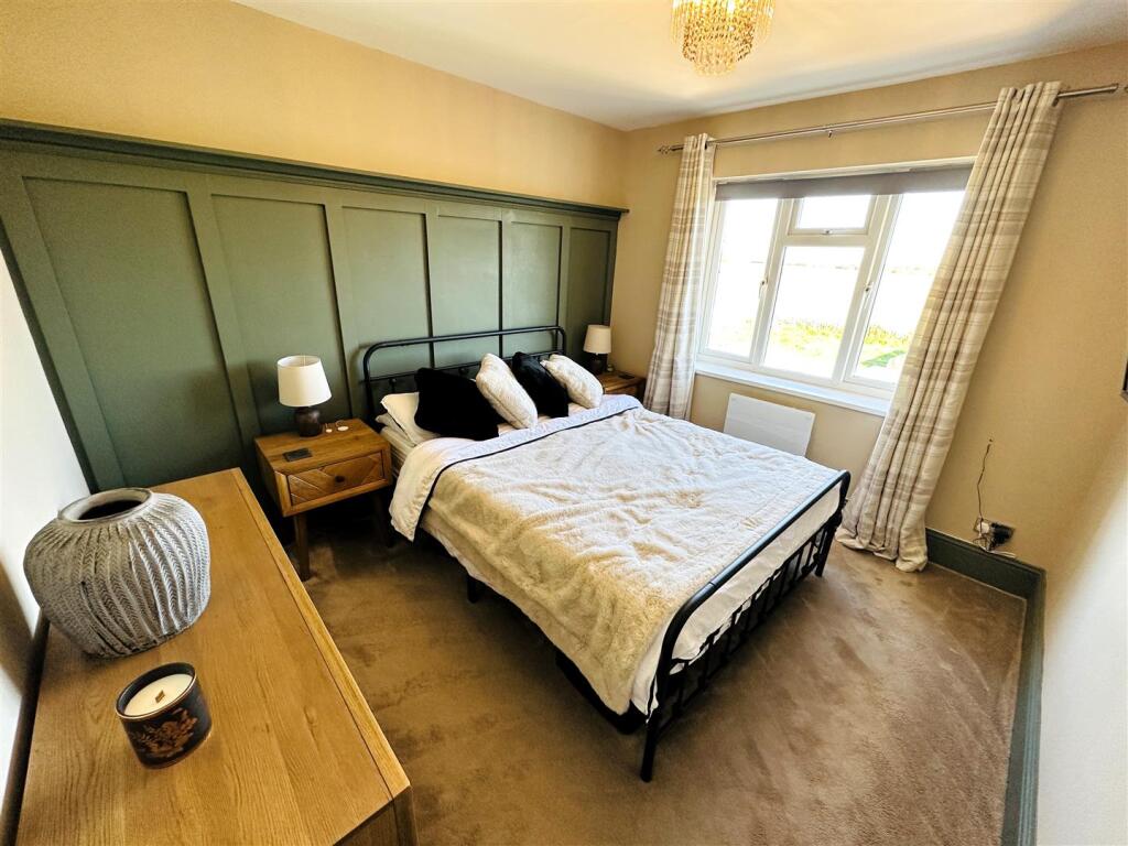 bed 2.jpg