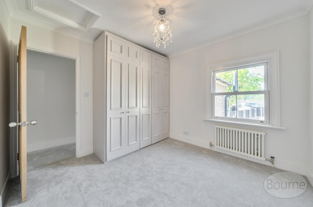 98b4ec2e-b535-489...