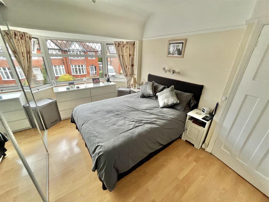 Bedroom 1 Aspect 2.jpg