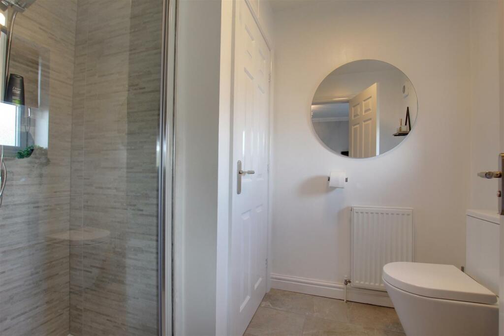 EN-SUITE SHOWER ROOM