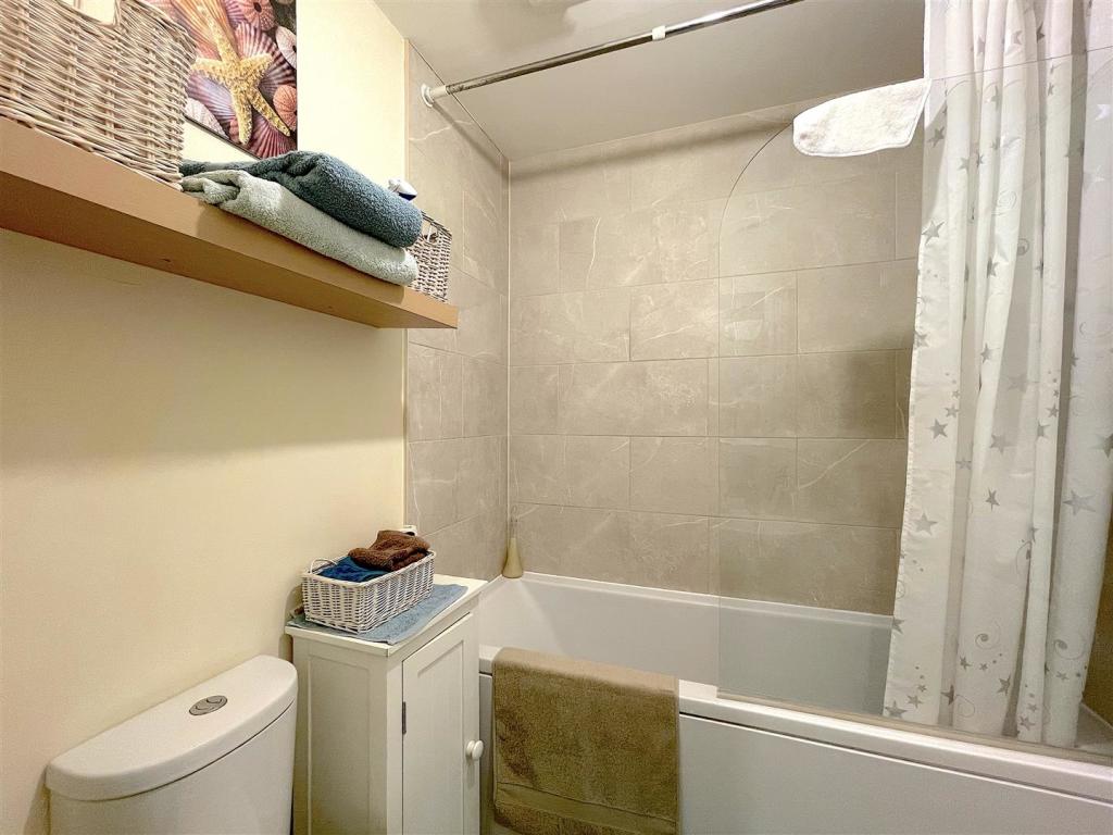 Family Bathroom (1).jpeg