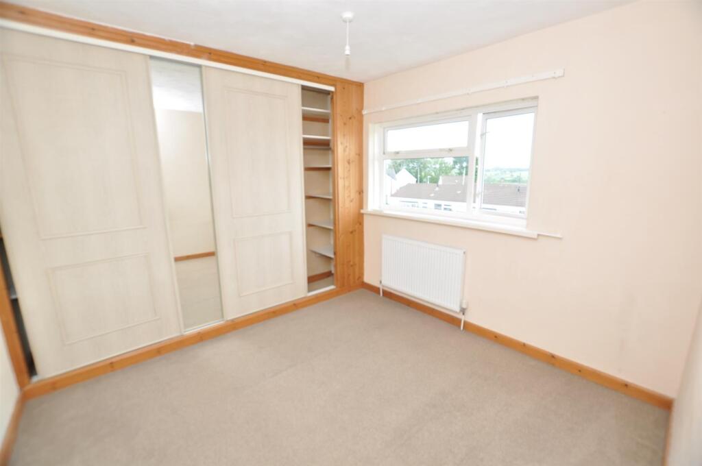 Front bedroom 2