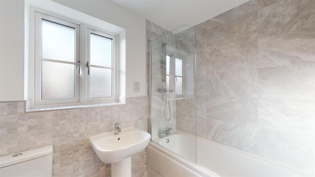 The Clayfields 131, Allscott Meads Bathroom.jpg