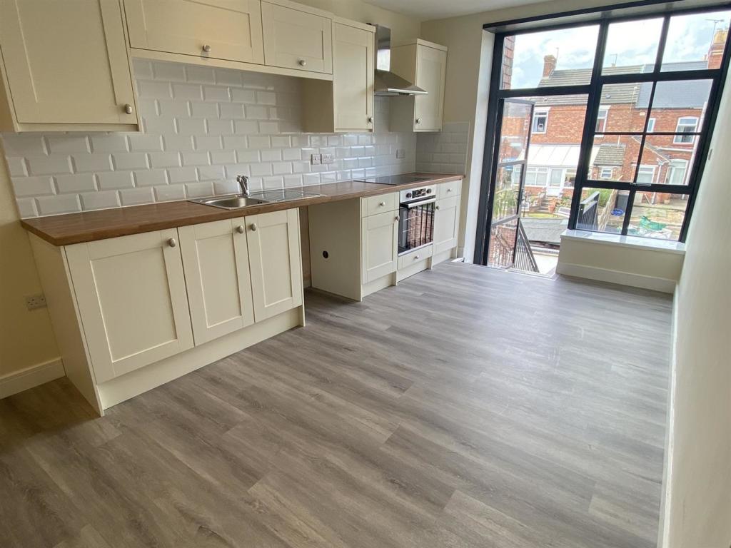 Open plan lounge/dining kitchen