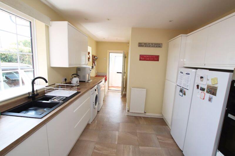 Kitchen photo 2