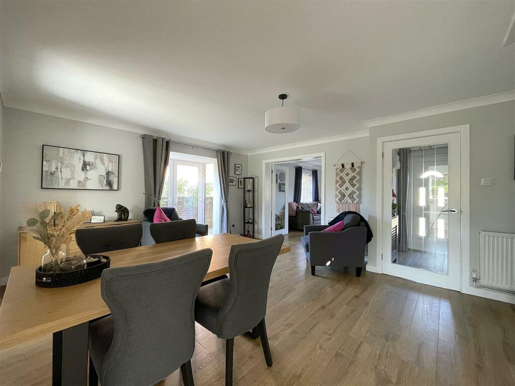 Dining Area (2).jpeg