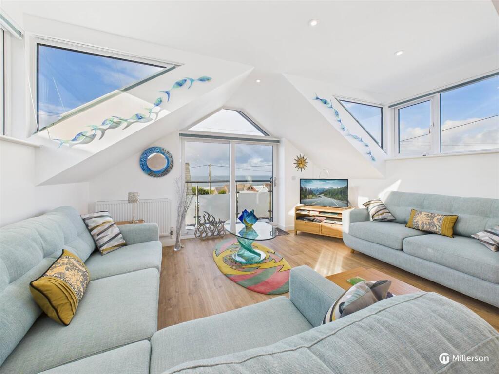 OPEN PLAN LIVING ROOM